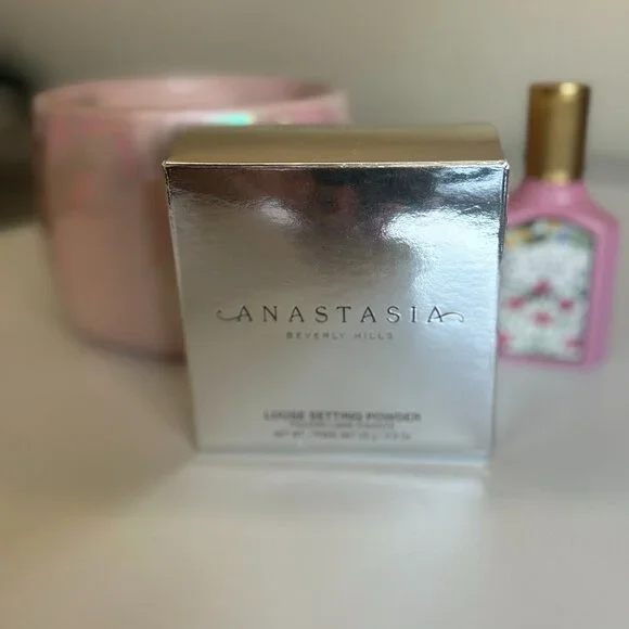 Anastasia Loose Setting Powder - Picture 4 of 5